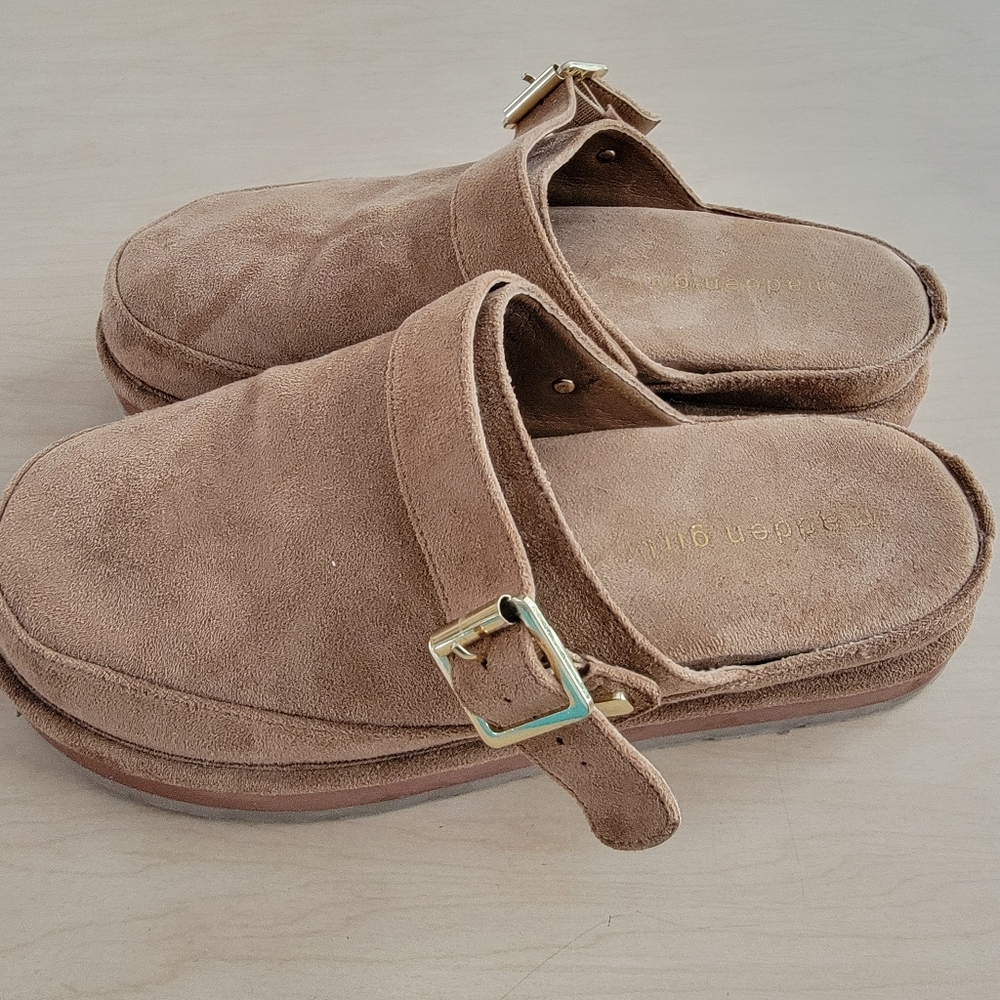Madden Girl Grahamm Platform Tan Suede Slip-On Mules Clogs w/ Gold Buckle Size 8